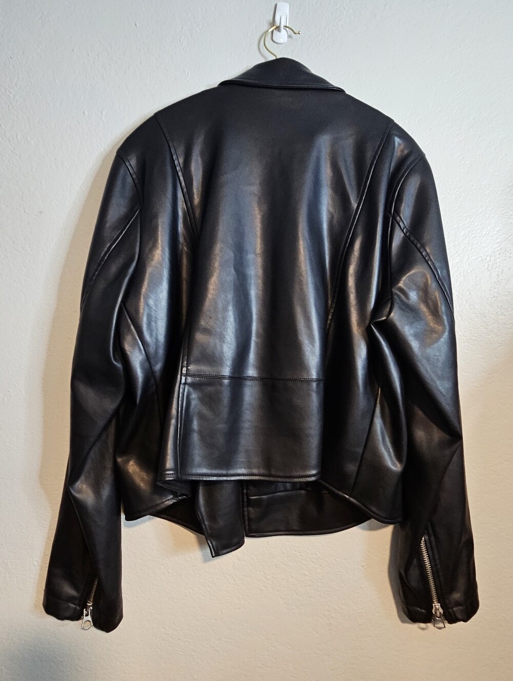 Torrid Satin Lined Black Faux Leather Asymmetric Zipper Moto Jacket Size 2X NWT - Picture 13 of 16